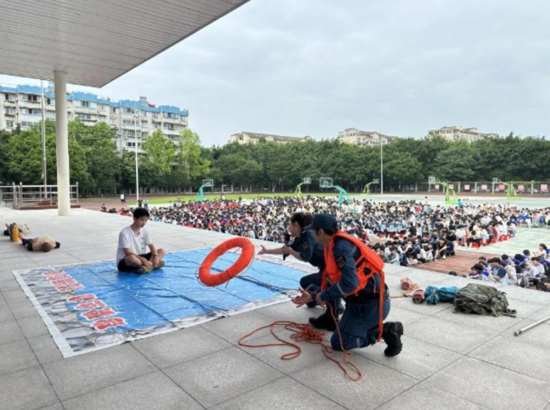 “构建防溺水立体网络 筑牢学生安全屏障”——桂林技师学院多措并举强化预防溺水安全教育