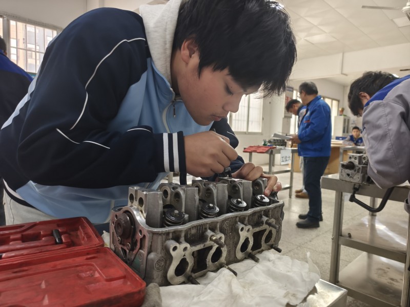 “职场有我”学生技能比赛集锦(二)丨汽车工程系:汽修凝志,精工闪耀